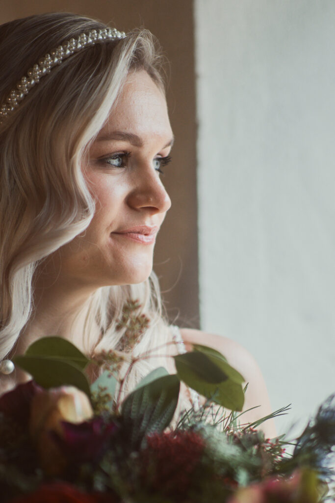Braut mit Brautstrauße Nahaufnahme