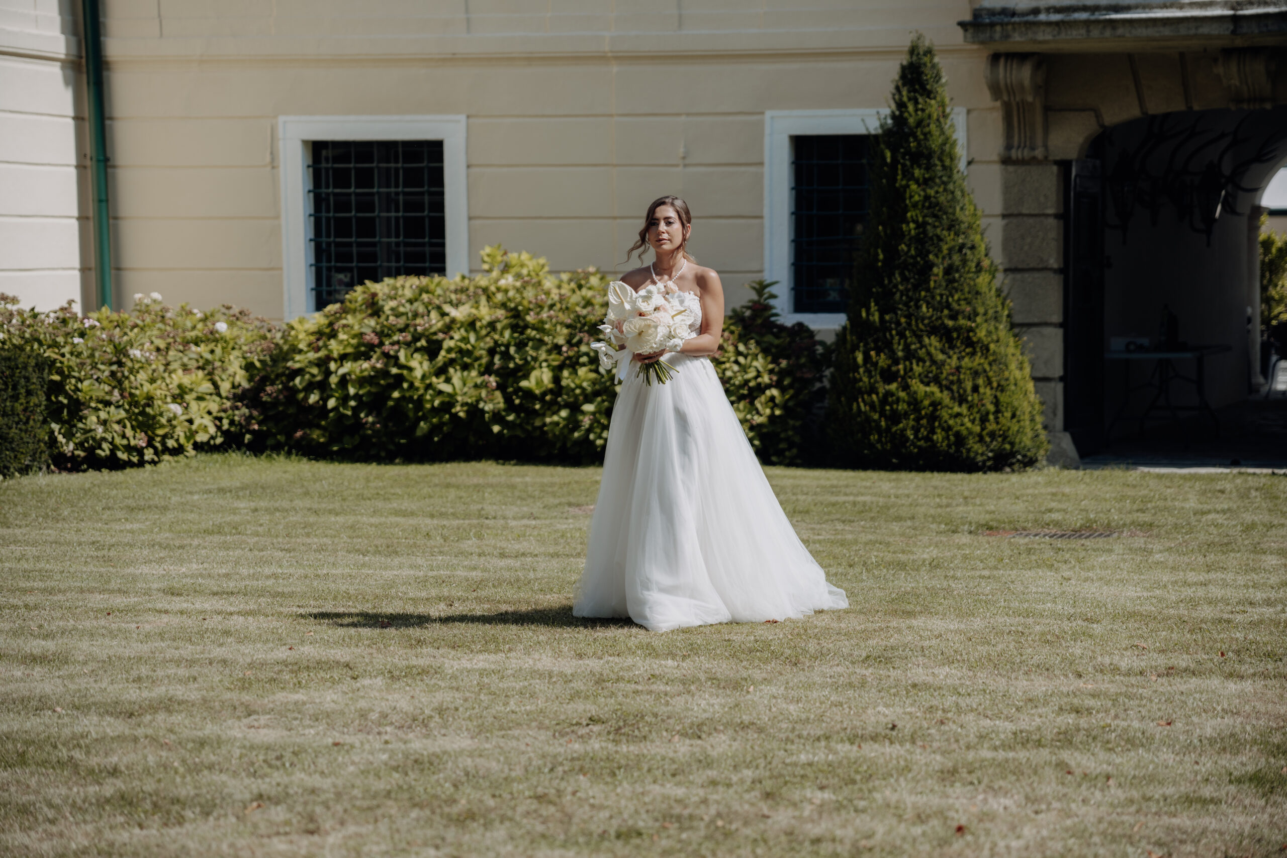 Braut bei Einzug Eternity Weddings