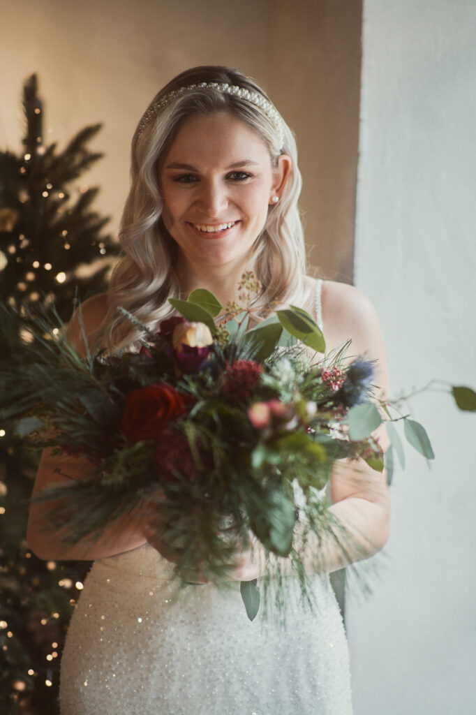 Braut mit Brautstrauß Hochzeitsplanung Niederösterreich