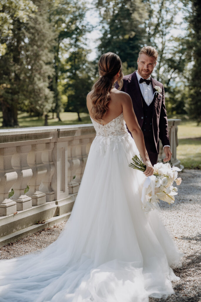 Brautpaar auf Brücke Hochzeitslocation Niederösterreich