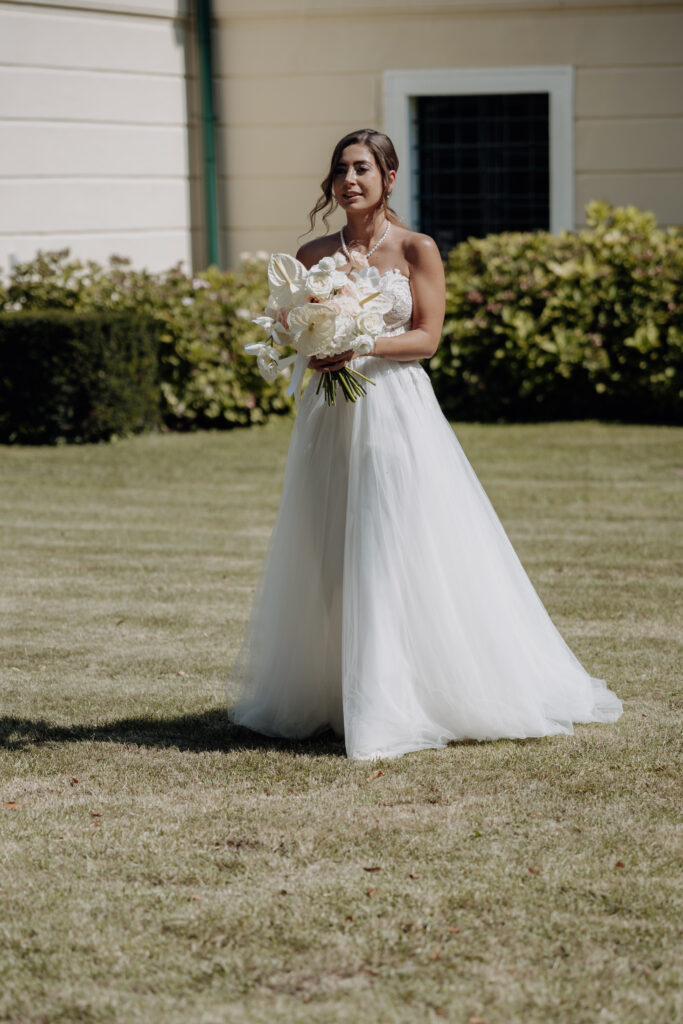 Braut bei Einzug Hochzeitsplanung