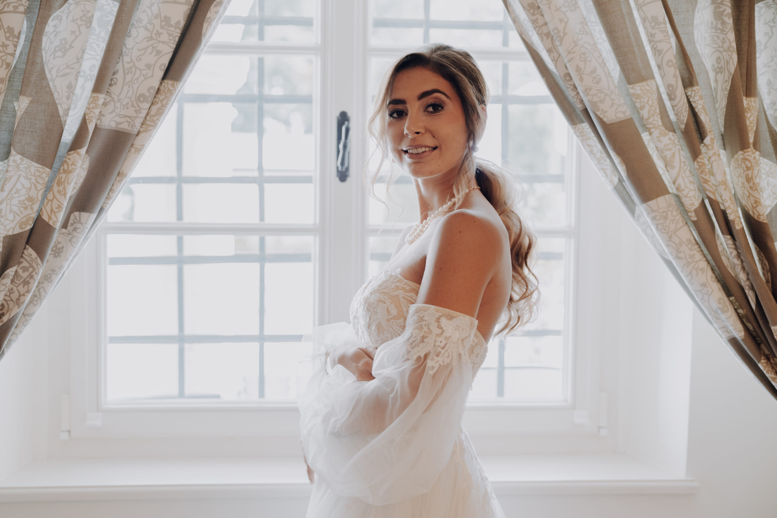 Braut bei Getting Ready Hochzeit Wien