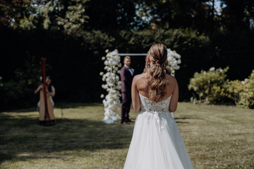 Brautpaar bei Trauung Niederösterreich