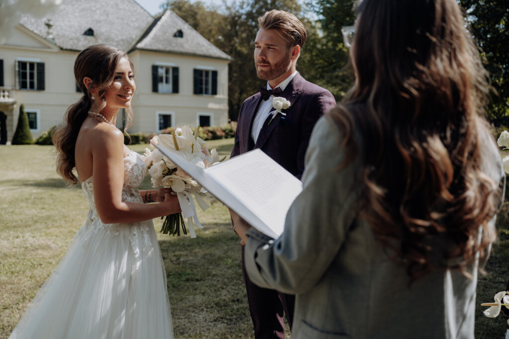 Brautpaar bei Trauung Hochzeitsfeier Wien