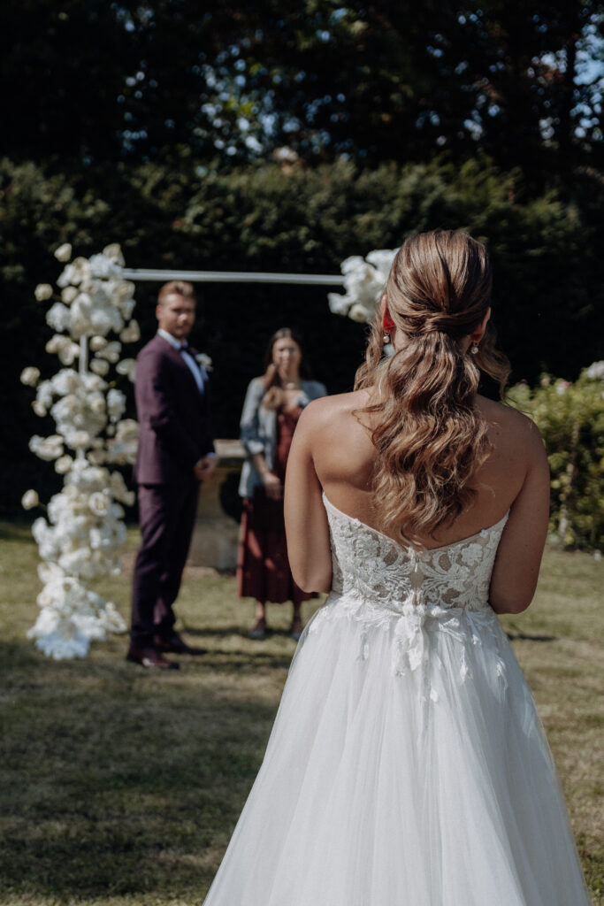 Brautpaar bei Trauung Niederösterreich